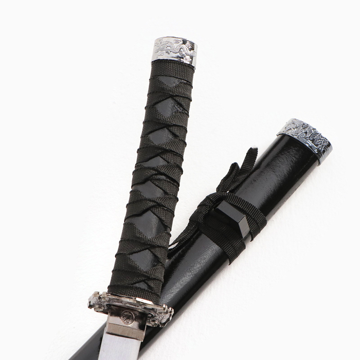 Сувенирное оружие «Катана на подставке», чёрные ножны, 100 см, микс