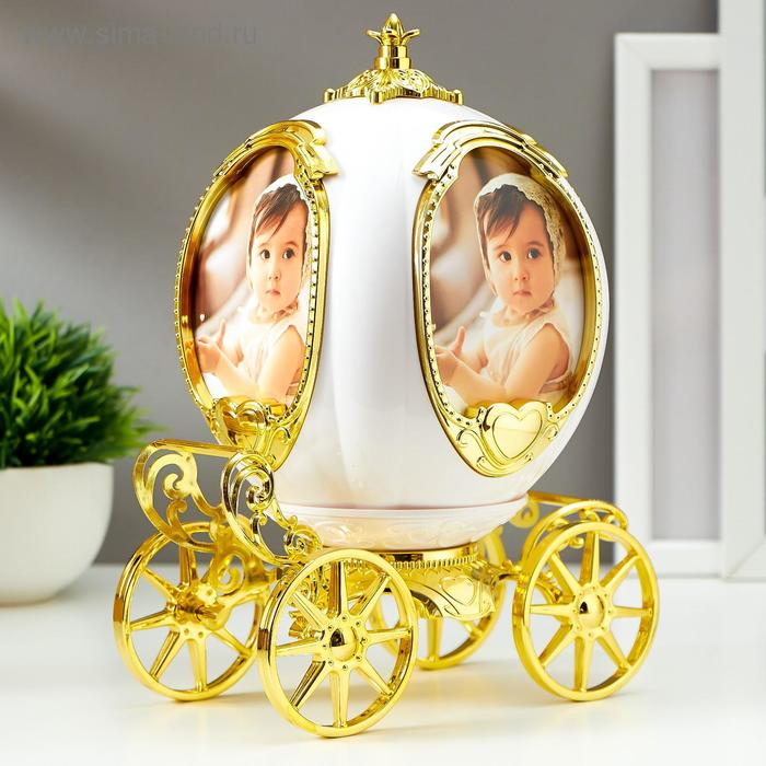 Фоторамка пластик 9х7,5 см музыка Фоторамка пластик 9х7,5 см музыка "Карета" белая с золотом 23х18х12,5 см