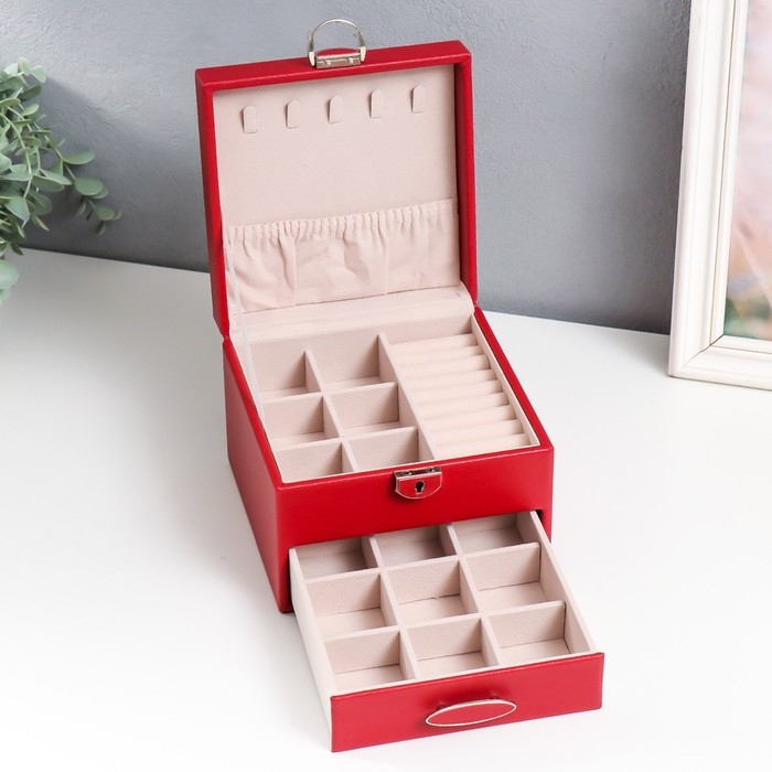 Шкатулка кожзам для украшений  Шкатулка кожзам для украшений "Алые паруса" 16х16х11,8 см