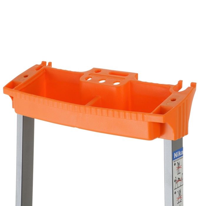 Стремянка Nika СМ4, широкие ступени, высота до рабочей площадки 845 мм, 4 ступени Стремянка Nika СМ4, широкие ступени, высота до рабочей площадки 845 мм, 4 ступени