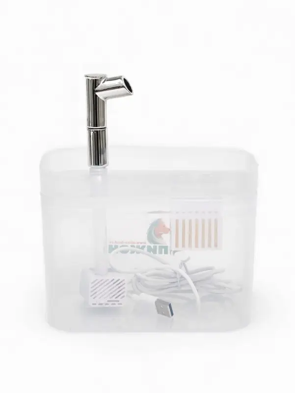 Фонтан для кошек и собак 1,5 л, 16,5 х 13 х 12 см, евророзетка, прозрачный Фонтан для кошек и собак 1,5 л, 16,5 х 13 х 12 см, евророзетка, прозрачный