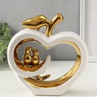 Сувенир керамика "Две птички на яблоке" белый с золотом 7х22х22,5 см Сувенир керамика "Две птички на яблоке" белый с золотом 7х22х22,5 см