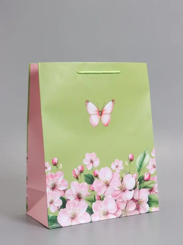 Пакет подарочный ламинированный "Цветы и бабочка" 26 х 12 х 32 см
