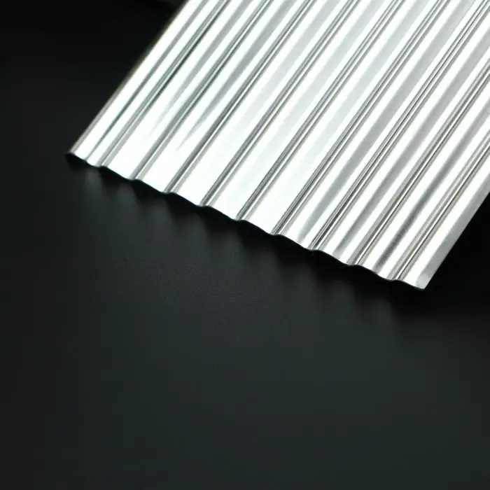 Нож для фигурной резки Доляна &laquo;Гребень&raquo;, 10&times;9 см, нержавеющая сталь, зелёный