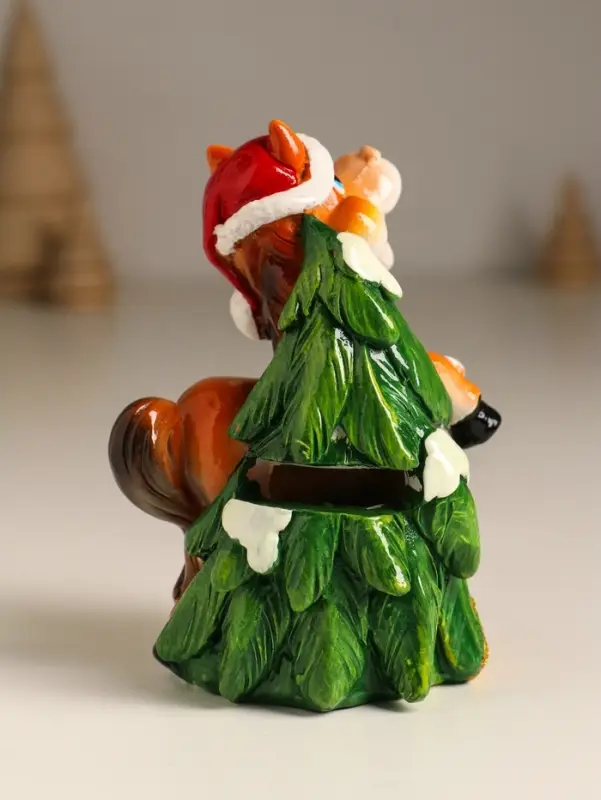 Копилка полистоун Копилка полистоун "Коняшка у ёлки в колпаке и шарфике" 8х6х10,5 см