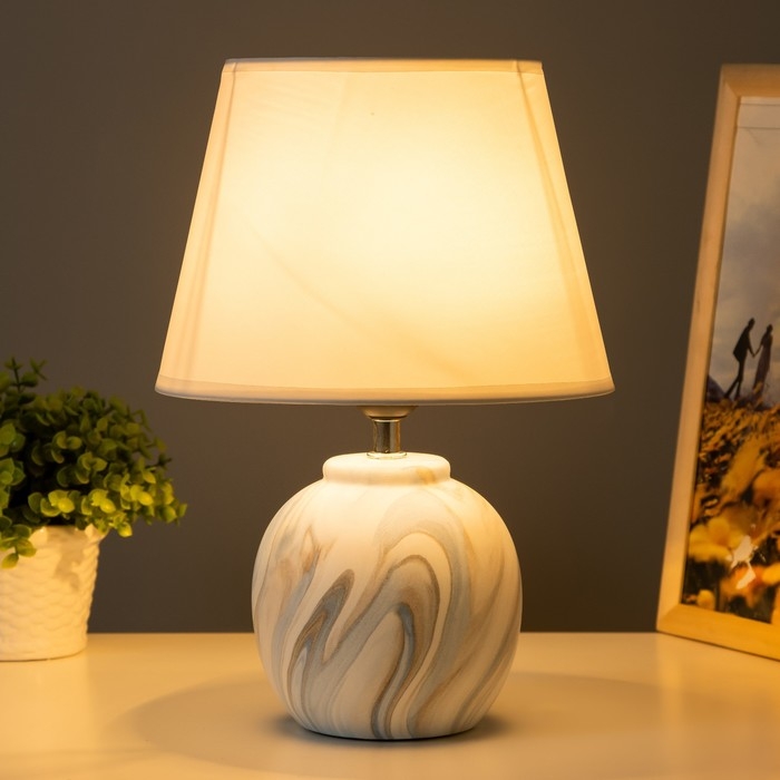 Настольная лампа Настольная лампа "Кристел" Е27 40Вт бело-голубой 22,5х22,5х32,5 см RISALUX