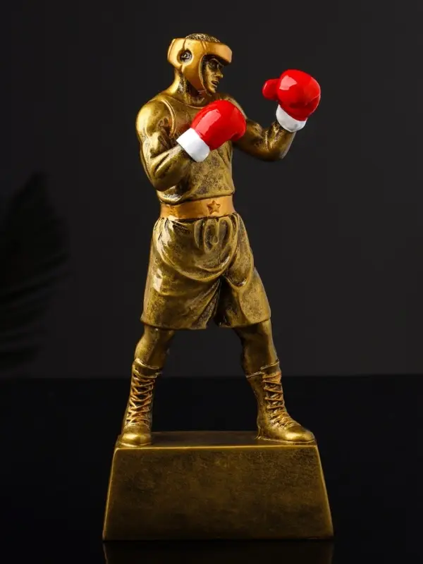 Кубок наградной с фигуркой &laquo;Бокс: лучший боец&raquo;, 18&times;8&times;3.5 см