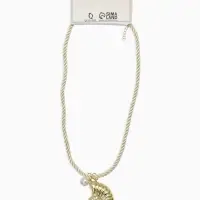 Кулон на жгуте текстильном "Ракушка", цвет бело-золотой