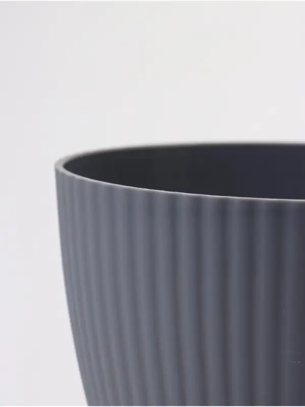 Горшок для цветов пластиковый Ribbed, 1 л, d=13.5 см, h=12 см, поддон МИКС, серый