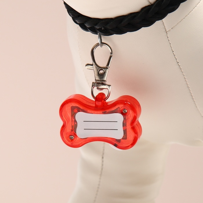 Маячок-адресник Косточка с наклейкой под записку 3 режима свечения красный Маячок-адресник Косточка с наклейкой под записку 3 режима свечения красный