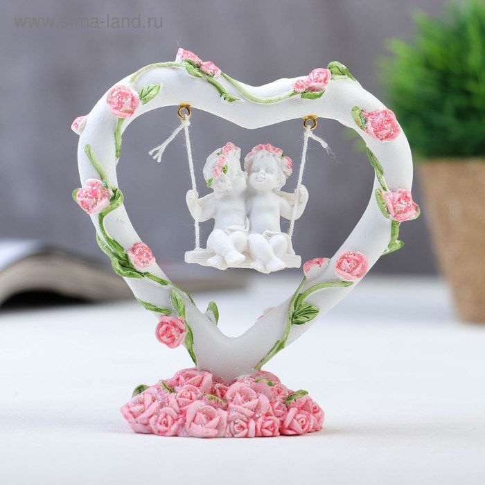 Сувенир Сувенир "2 ангелочка на качелях в сердце" в венке из роз 11х10х4 см