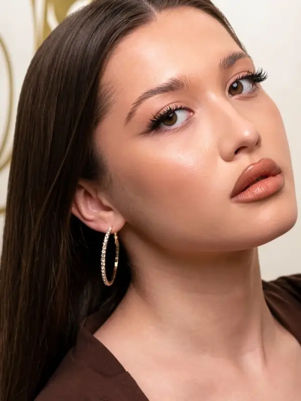 Серьги-кольца со стразами d=4.5 см, белые в золоте