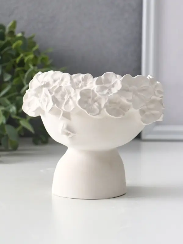 Подставка для мелочей «Девочка в венке», 12.5×11×10.5 см, натуральный, гипс