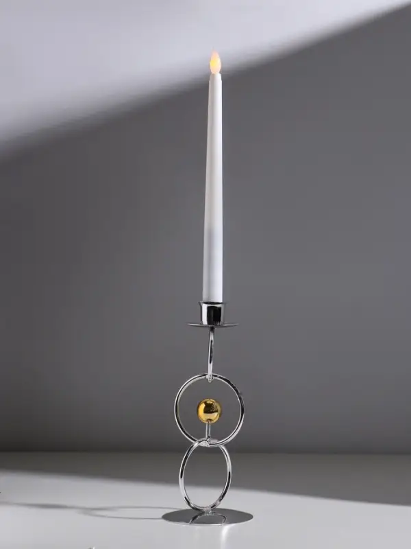 Подсвечник металл на 1 свечу  Подсвечник металл на 1 свечу "Кольца и шарики" серебро с золотом d=2,5 см 9х9х22 см