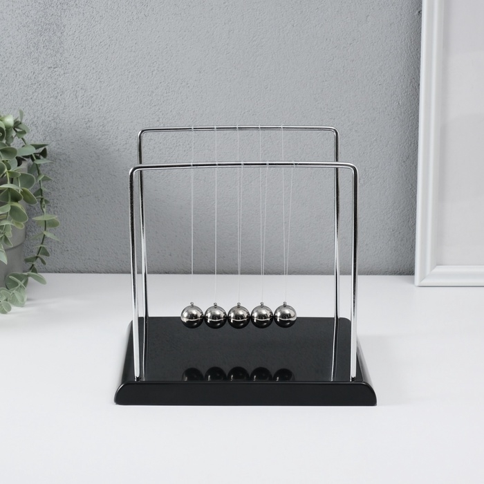 Маятник Маятник "Шары техно" чёрная подставка 18х20х17 см