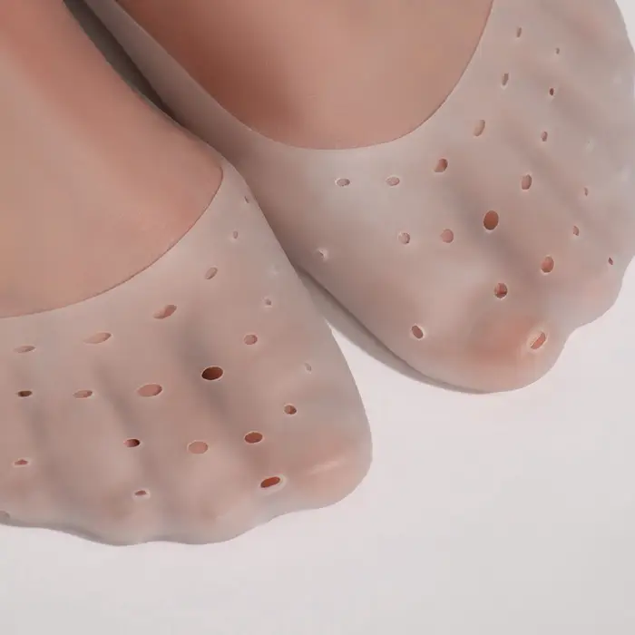 Носочки для педикюра, силиконовые, с перфорацией, универсальный размер, 20&times;10 см, белые