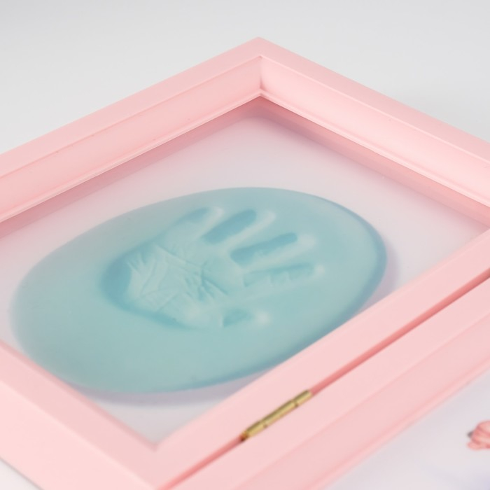 Фоторамка пластик 13х18 см с полим.глиной Фоторамка пластик 13х18 см с полим.глиной "Отпечаток ладошки и ножки" розовая 20,5х46,5 см