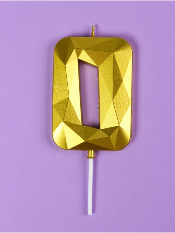 Свеча ГИГАНТ в торт на шпажке «Грань», цифра Свеча ГИГАНТ в торт на шпажке «Грань», цифра "0", золотая, 9 см