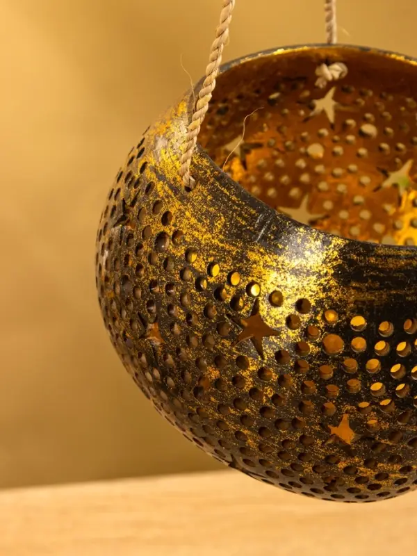 Подсвечник подвесной из кокоса, 14×14×10 см, чёрно-золотой