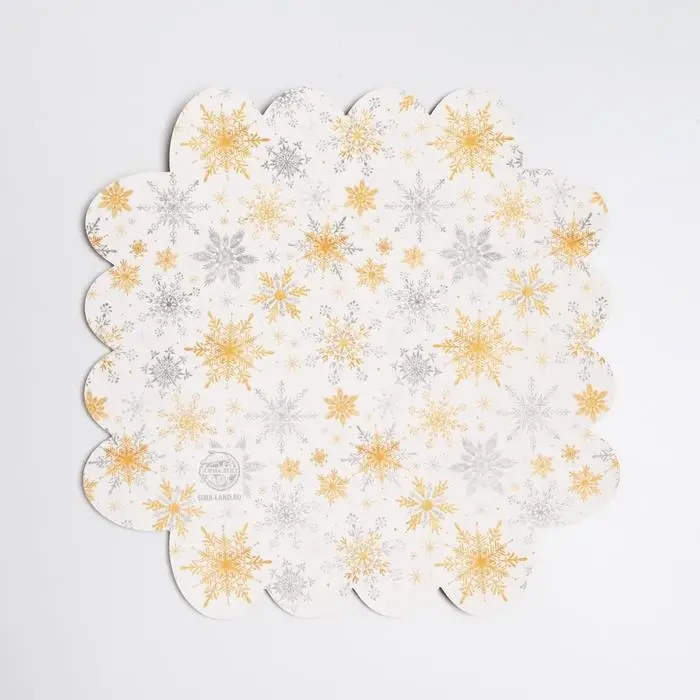 Коробка для кондитерских изделий с пластиковой крышкой &laquo;Снежинки&raquo;, 13 х 13 х 3 см