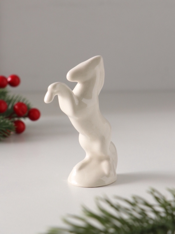 Статуэтка фарфоровая "Конь белый", /глазурь/,  9 см