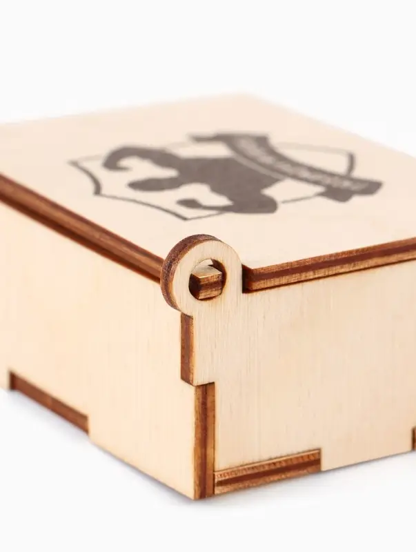 Коробка подарочная деревянная &laquo;Любимому мужчине&raquo; 8.5&times;6&times;3.5 см