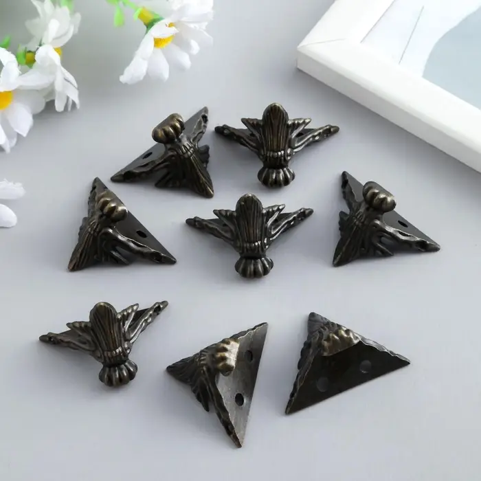 Уголок (ножка) для шкатулки металл Уголок (ножка) для шкатулки металл "Фигурная" бронза набор 8 шт 2,9х4 см