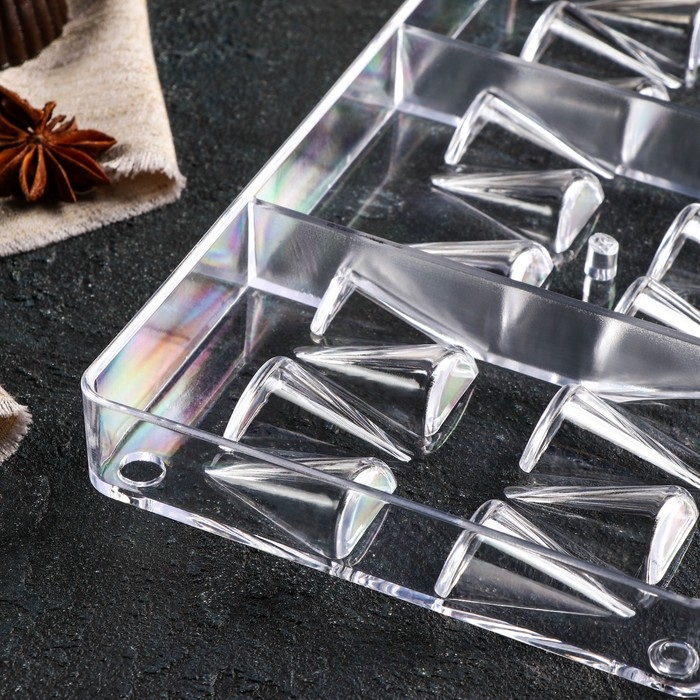 Форма для конфет и шоколада «Малый конус», 20×12×2,5 см, 20 ячеек 2×3×1 см, цвет прозрачный Форма для конфет и шоколада «Малый конус», 20×12×2,5 см, 20 ячеек 2×3×1 см, цвет прозрачный