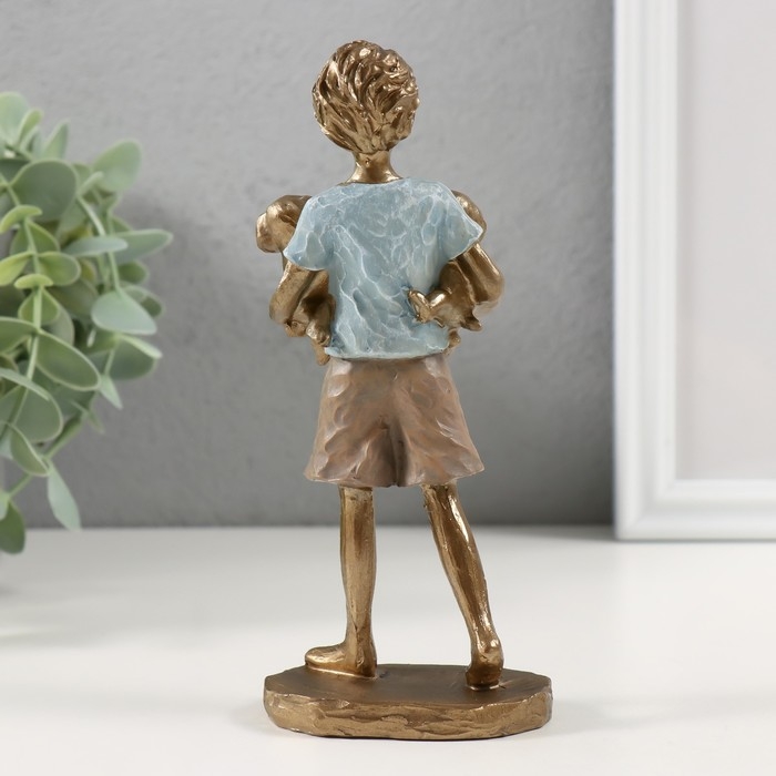 Сувенир полистоун "Мальчик со своими любимцами - щенками" 7,5х4,5х16,5 см