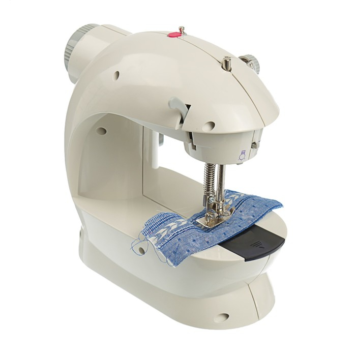 Швейная машина LuazON LSH-02, 5 Вт, компактная, 4xАА или 220 В, белая Швейная машина LuazON LSH-02, 5 Вт, компактная, 4xАА или 220 В, белая