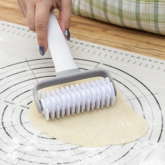 Валик для нарезки теста Доляна «Виктори», 20×12 см, цвет белый Валик для нарезки теста Доляна «Виктори», 20×12 см, цвет белый