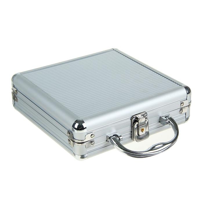 Покер в металлическом кейсе (2 колоды, фишки 100 шт с  номиналом, 5 кубиков), 20 х 20 см Покер в металлическом кейсе (2 колоды, фишки 100 шт с  номиналом, 5 кубиков), 20 х 20 см