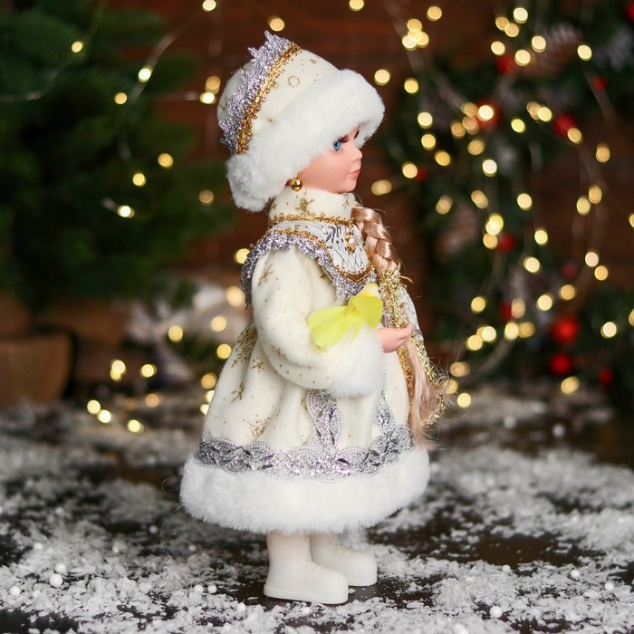 Снегурочка Снегурочка "В шубке с кружевами и бусинкой" 30 см, серебро