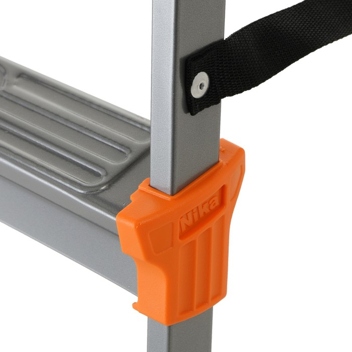 Стремянка Nika СМ5, широкие ступени, высота до рабочей площадки 1065 мм, 5 ступеней Стремянка Nika СМ5, широкие ступени, высота до рабочей площадки 1065 мм, 5 ступеней