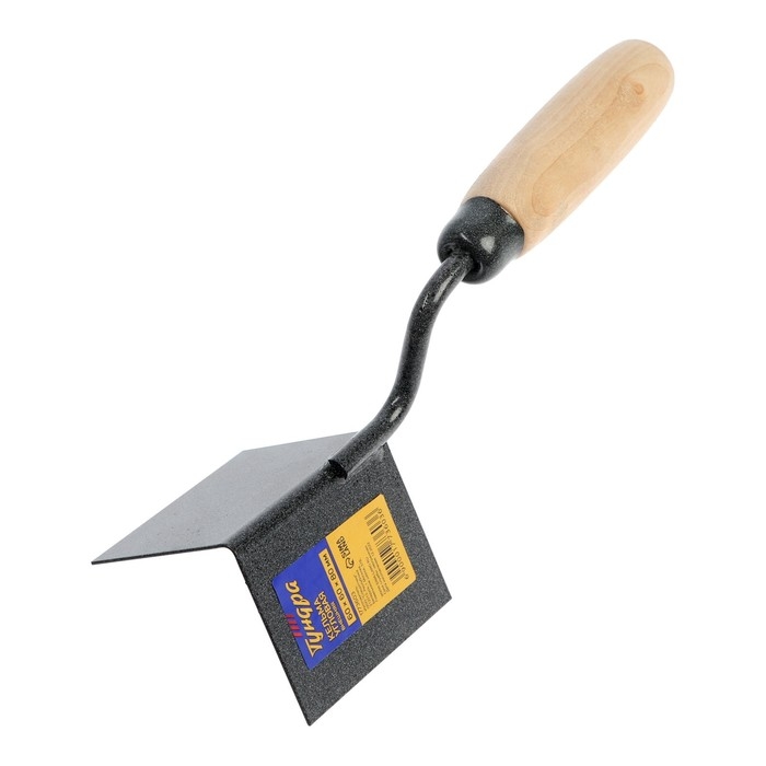 Кельма угловая ТУНДРА, внешняя, порошковая окраска, деревянная рукоятка, 60 х 60 х 80 мм Кельма угловая ТУНДРА, внешняя, порошковая окраска, деревянная рукоятка, 60 х 60 х 80 мм