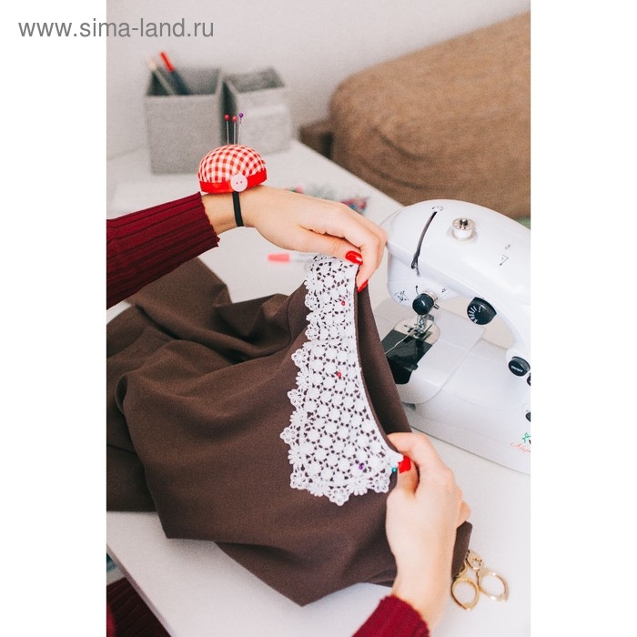 Игольница на руку «Клетка», d = 6 см, цвет красный/белый Игольница на руку «Клетка», d = 6 см, цвет красный/белый