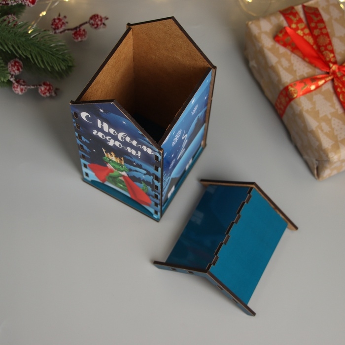 Новогодний чайный домик Новогодний чайный домик "Змея. С Новым годом" 20х10,5х10 см