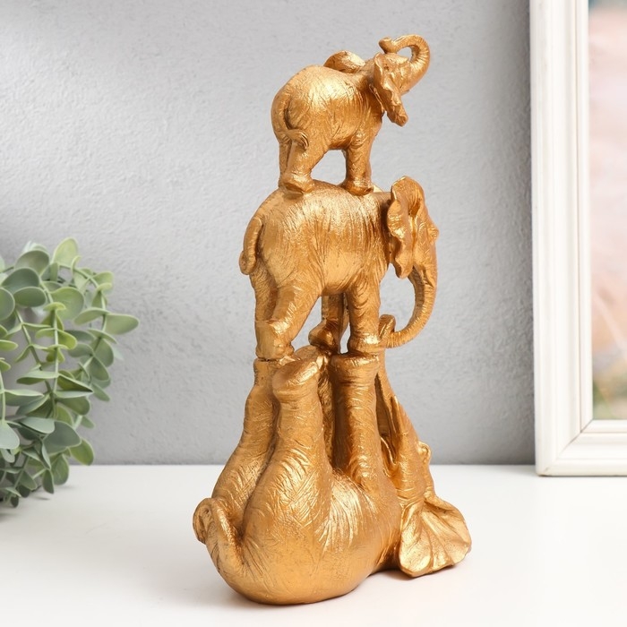 Сувенир полистоун Сувенир полистоун "Пирамида из слонов" золото 7,7х14,5х25 см