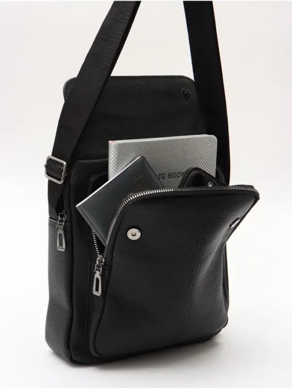 Сумка муж., 22*6,5*25, осн.отд на молн, 1внутр кар. прост,2нар.карм молн, дл рем, черный