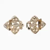 Зажим для кардигана "Ажур", лепестки, цвет белый в золоте