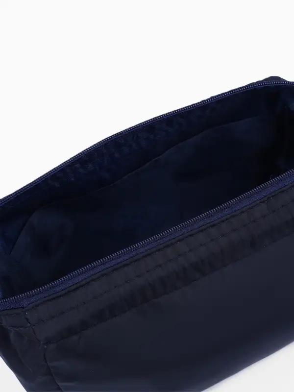 Косметичка дорожная на молнии, цвет синий