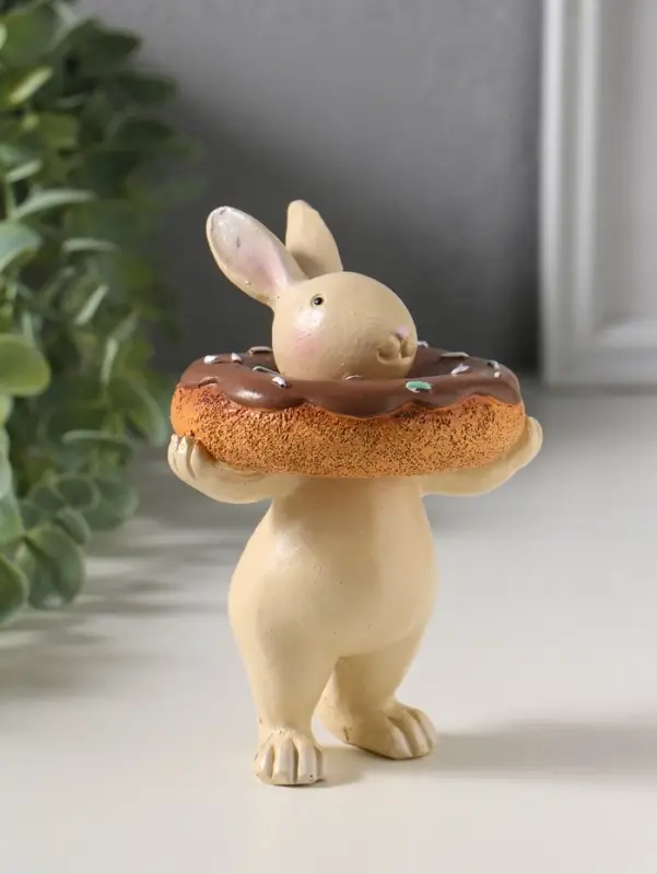 Сувенир полистоун "Зайчик с пончиком в глазури на шее" 8,8х7,8х12 см
