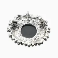 Брошь &laquo;Камея&raquo;, в жемчуге, серая в чернёном серебре