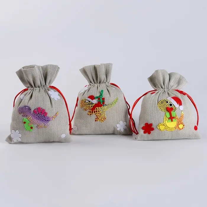 Мешок новогодний для подарков «Динозавр с подарками», 19 × 14 см, МИКС Мешок новогодний для подарков «Динозавр с подарками», 19 × 14 см, МИКС