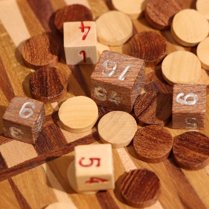 Игра настольная 2в1 (шахматы + бэкгэммон) 15,5х15,5х5 см, дерево шишам Игра настольная 2в1 (шахматы + бэкгэммон) 15,5х15,5х5 см, дерево шишам