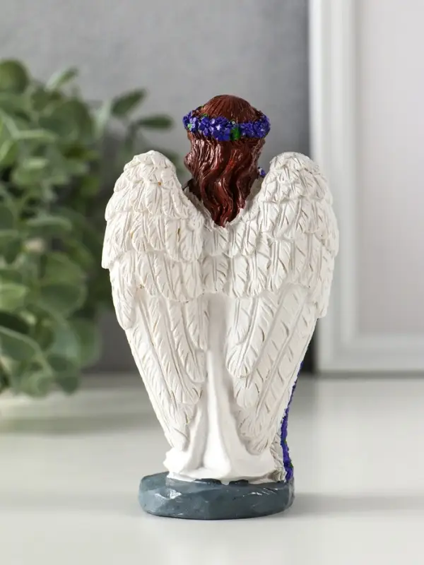 Сувенир полистоун "Девочка-ангел с букетом лаванды - молитва" фиолет 7,7х4х12,5 см