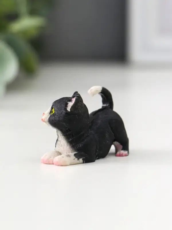 Фигурка полистоун &laquo;Чёрно-белый котёнок&raquo;, 2.2&times;3&times;4.4 см, МИКС