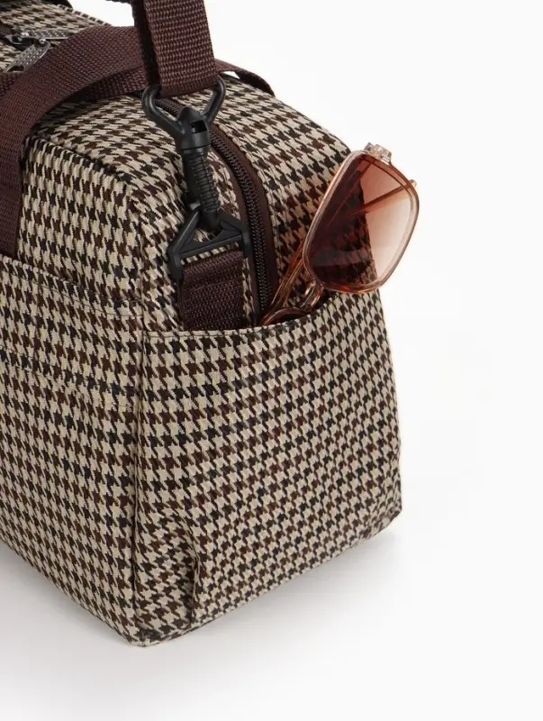 Сумка дорожная на молнии, 4 наружных кармана, длинный ремень, бежевая, коричневая Сумка дорожная на молнии, 4 наружных кармана, длинный ремень, бежевая, коричневая