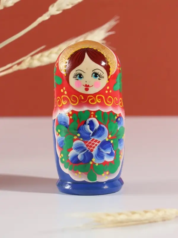 Матрёшка дерево &laquo;Любовь&raquo;, красный платок, 5-кукольная, 11.5 см