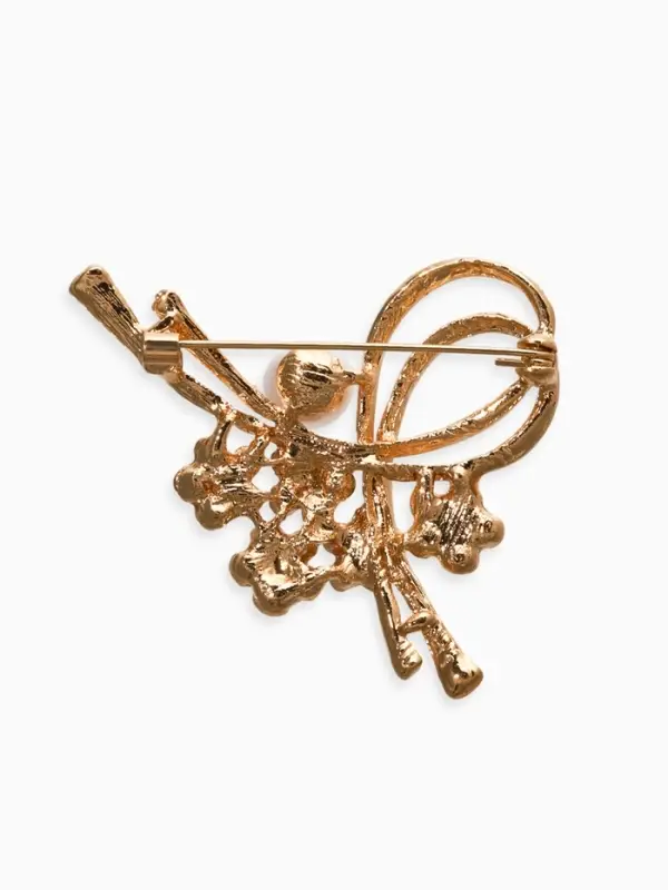 Брошь &laquo;Завиток&raquo;, с бусиной и цветами, белая в золоте